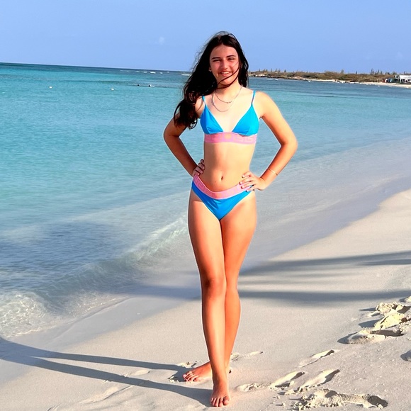 Versace
Versace Greca-Pattern Printed Bikini Top and bottom - Picture 3 of 8